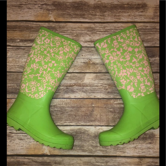 Lilly Pulitzer Shoes - Lilly Pulitzer rain boots 😍😍